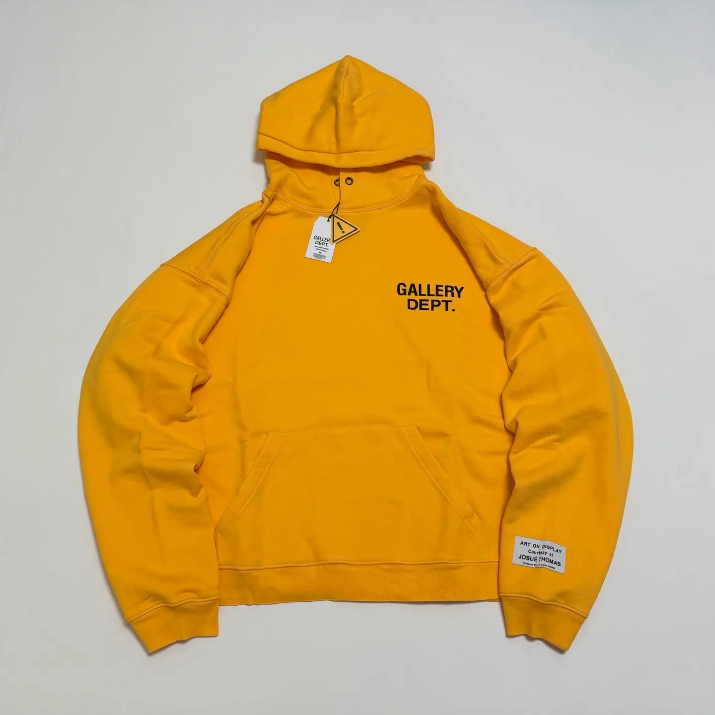 GALLERY DEPT. 90'S GD LOGO HOODIE 90's retro destruction yellow English hoodie Yellow S-XL Needs custom weaving and dyeing 500g high weight sweatshirt fabric Light fleece treatment on the inside Overall quite wide and comfortable Loose version Trendy and fashionable Same as the original version Water slurry non-touch printing process Original consistent hang tag with G LOGO hanging beads